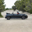 2025 MINI John Cooper Works 大改款首发, 沿用原有底盘与引擎, 改搭双离合器变速箱, 动力小幅提升, 保留敞篷版