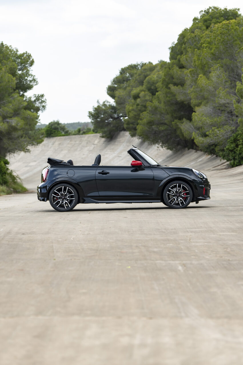 2025 MINI John Cooper Works 大改款首发, 沿用原有底盘与引擎, 改搭双离合器变速箱, 动力小幅提升, 保留敞篷版 279605