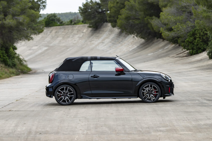 2025 MINI John Cooper Works 大改款首发, 沿用原有底盘与引擎, 改搭双离合器变速箱, 动力小幅提升, 保留敞篷版 279606