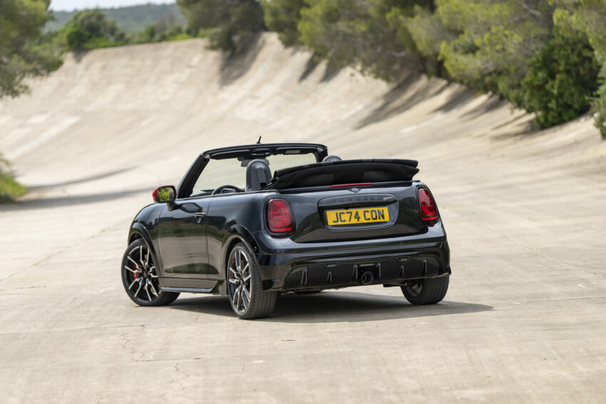 2025 MINI John Cooper Works 大改款首发, 沿用原有底盘与引擎, 改搭双离合器变速箱, 动力小幅提升, 保留敞篷版 279607