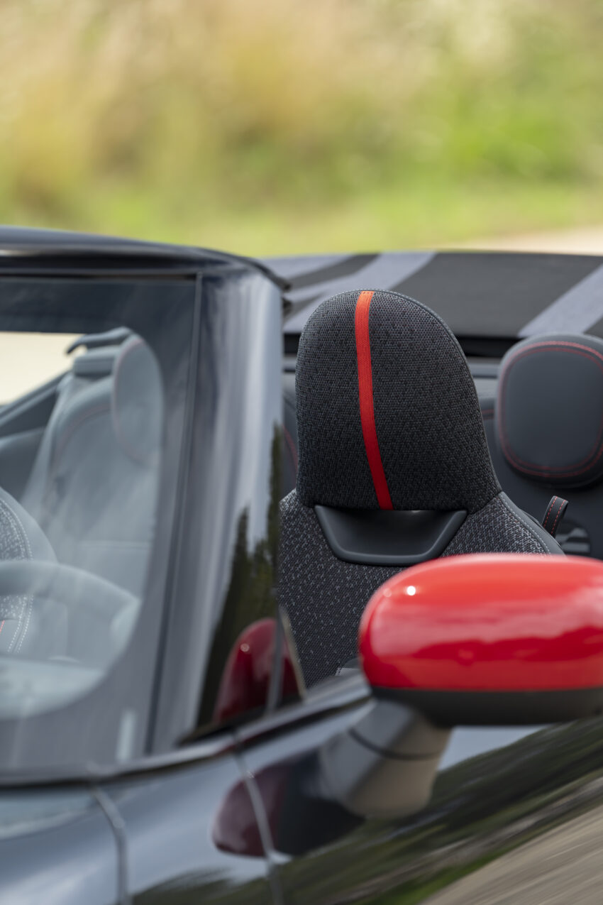 2025 MINI John Cooper Works 大改款首发, 沿用原有底盘与引擎, 改搭双离合器变速箱, 动力小幅提升, 保留敞篷版 279615