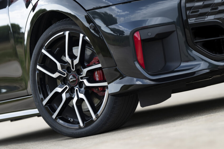 2025 MINI John Cooper Works 大改款首发, 沿用原有底盘与引擎, 改搭双离合器变速箱, 动力小幅提升, 保留敞篷版 279617