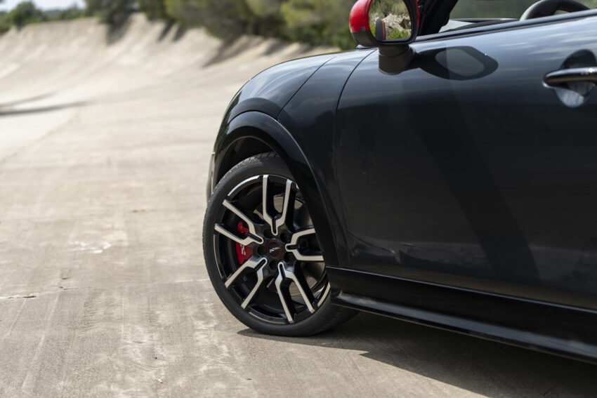2025 MINI John Cooper Works 大改款首发, 沿用原有底盘与引擎, 改搭双离合器变速箱, 动力小幅提升, 保留敞篷版 279618