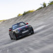 2025 MINI John Cooper Works 大改款首发, 沿用原有底盘与引擎, 改搭双离合器变速箱, 动力小幅提升, 保留敞篷版