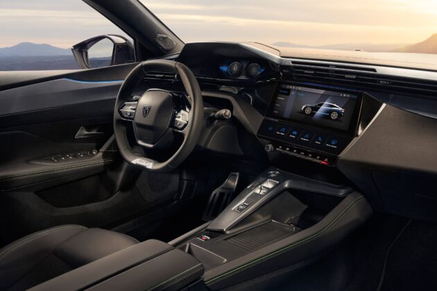纯电动 Peugeot e-408 全球首发, 电动版的 408, 续航里程可达453公里, 120kW DC快充, 充电10分钟行驶100公里