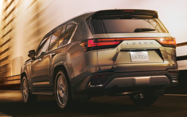 Lexus LX 700h 全球首发, LX 车系里首款Hybrid油电车型, 强调耐用和可靠, 油电系统故障仍可单独依靠汽油引擎行驶
