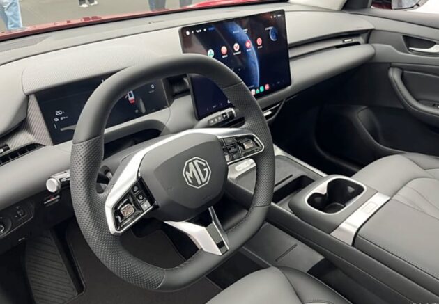 MG ES5 中国首次对媒体亮相, MG ZS EV 的后继车款, 续航里程最长525公里, 8秒破百, 原厂承诺电池终身不会自燃