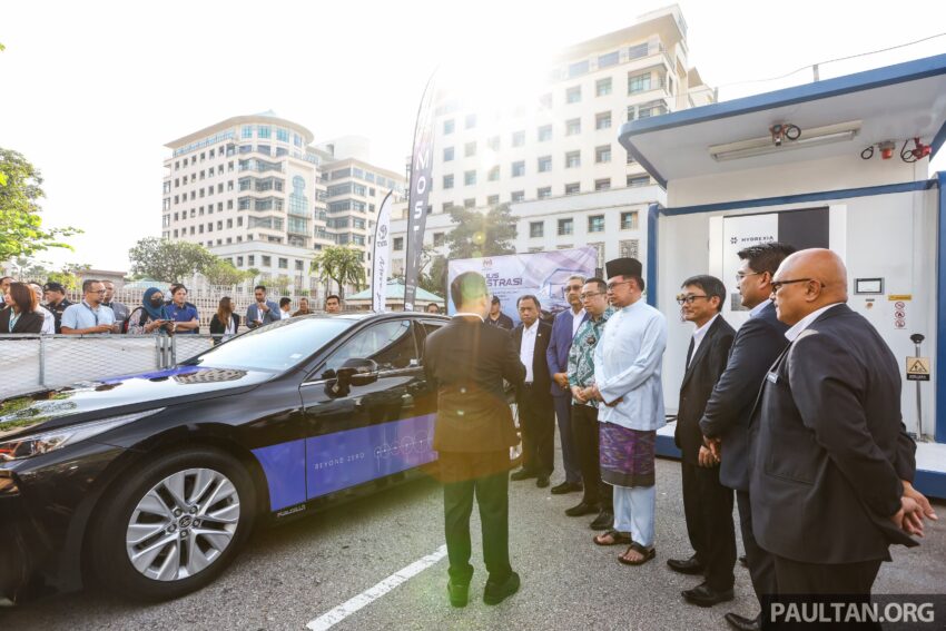 政府将向西马引进少量 Toyota Mirai 与移动式氢燃料站作测试用途, 目标在2050年达致与纯电动车及燃油车同等销量 281649