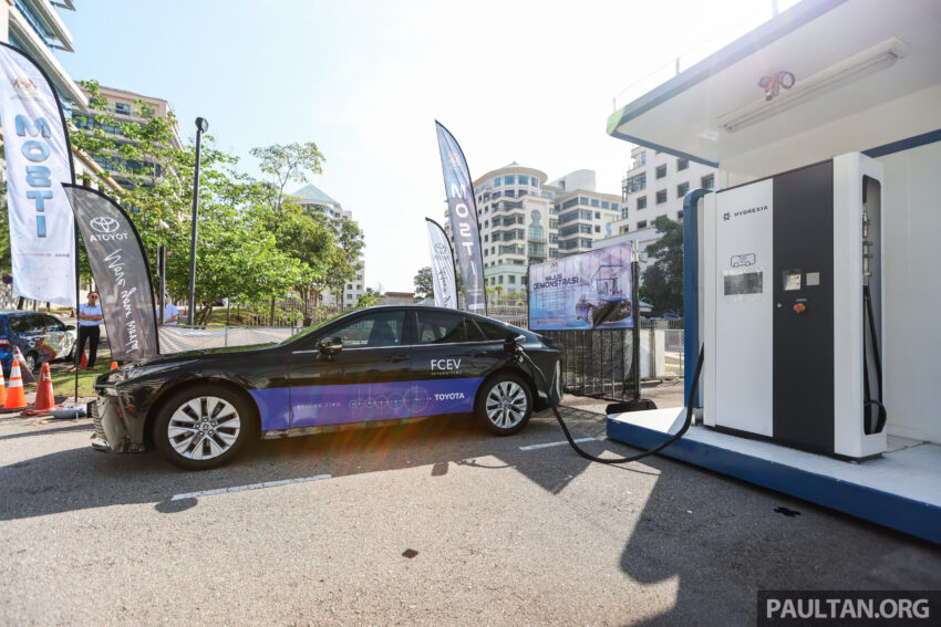 政府将向西马引进少量 Toyota Mirai 与移动式氢燃料站作测试用途, 目标在2050年达致与纯电动车及燃油车同等销量 281642