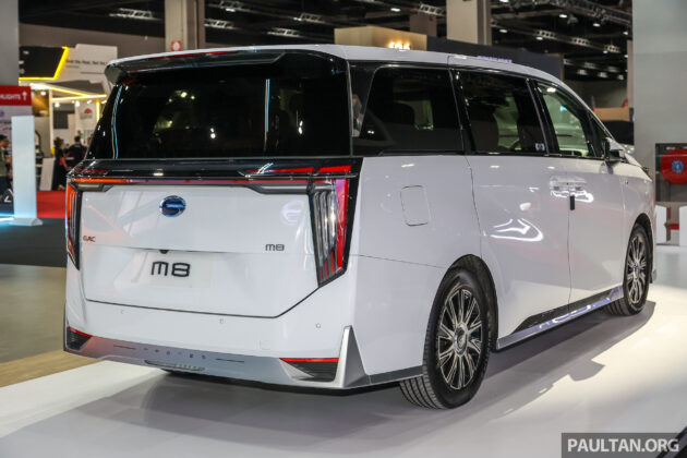 广汽 GAC M8 大型豪华MPV现身吉隆坡车展, 搭载PHEV混动系统, 油电综合续航里程超过1,000公里, 或明年首季来马