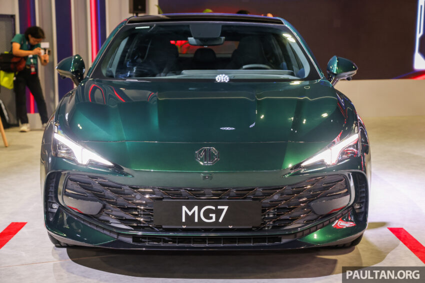 名爵 MG7 亮相我国车展, D-Segment四门房车, 有2.0L或1.5L涡轮增压引擎可选, 6.5秒破百, 原厂确认将会来马 284506