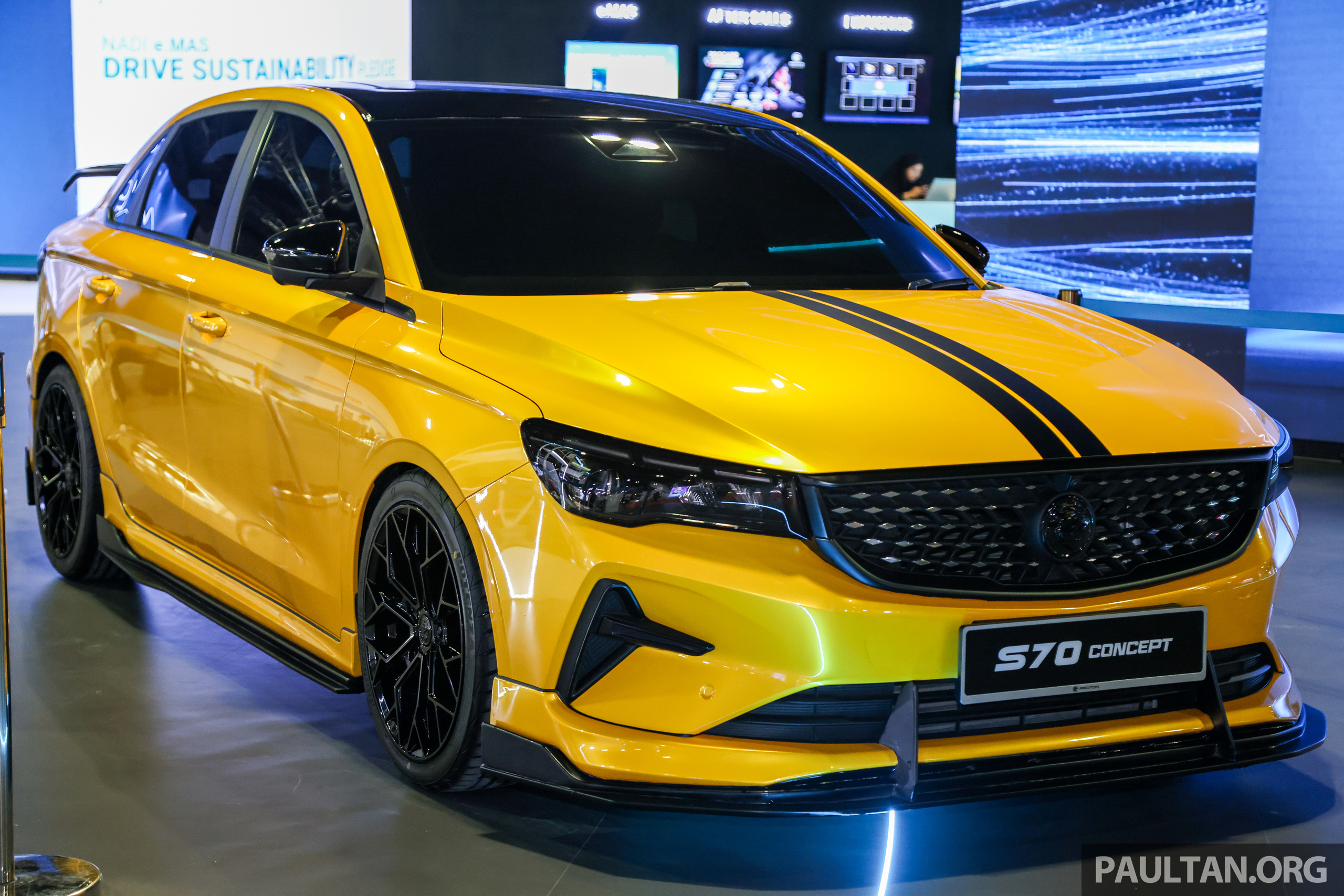 Proton S70 Concept 运动型概念车登场！金黄配色搭黑色细节化处理，配大尺寸轮毂、大尾翼、更激进外观空力套件