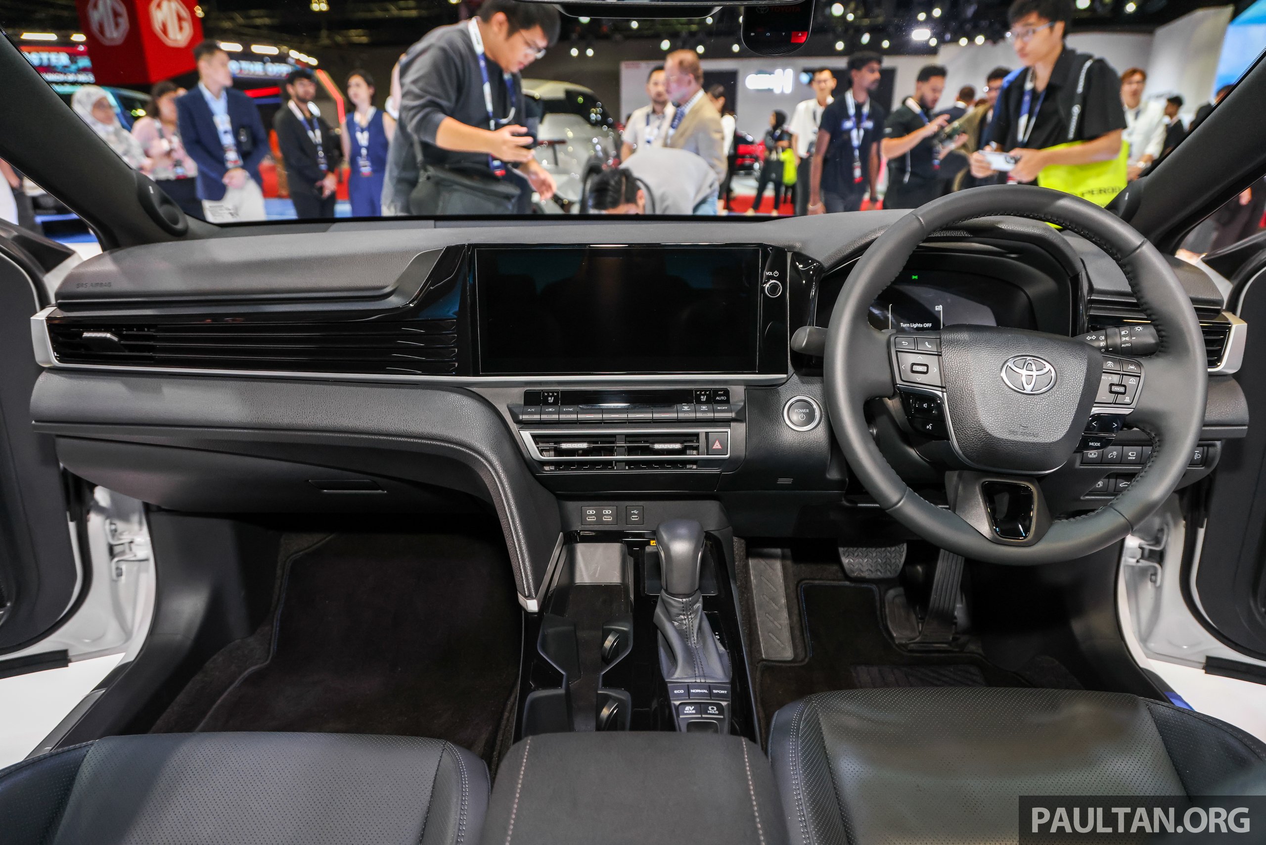 全新第九代 Toyota Camry XV80 正式于本地上市！只提供2.5L混动版，最大续航里程达1,250公里，售价RM248,800