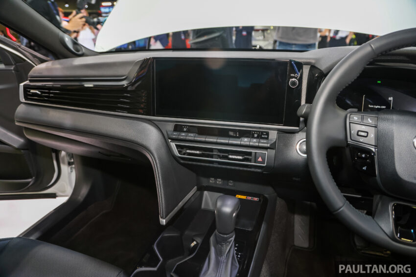 全新第九代 Toyota Camry XV80 正式于本地上市！只提供2.5L混动版，最大续航里程达1,250公里，售价RM248,800 284026