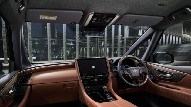Toyota Alphard 与 Vellfire 推出PHEV油电版, 定位车系旗舰, 纯电续航里程73公里, 支持50kW DC快充, 动力比HEV强