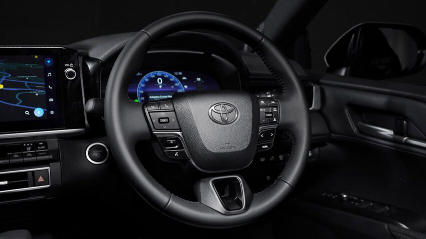 2025 Toyota Camry 2.5V 汽油版确认来马, 沿用2.5L四缸自然进气引擎+8AT变速箱, 售价22.2万, 比油电版便宜2.7万 285761
