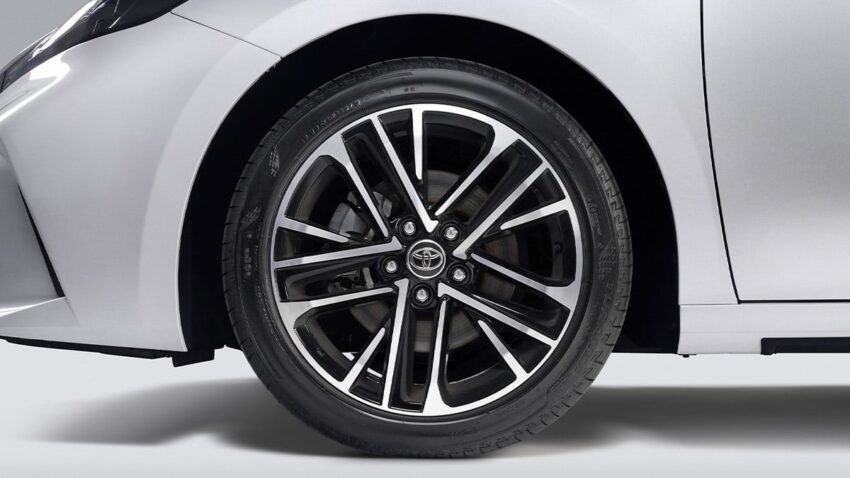 2025 Toyota Camry 2.5V 汽油版确认来马, 沿用2.5L四缸自然进气引擎+8AT变速箱, 售价22.2万, 比油电版便宜2.7万 285756