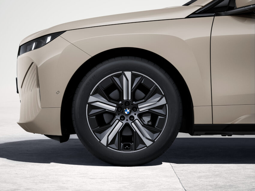 2025 BMW iX 小改款登场！三种版本齐发，动力更强、续航更长！最大输出功率达659 PS，701公里WLTP续航里程 287937