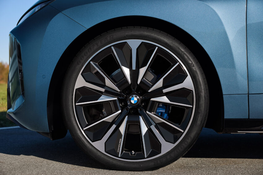 2025 BMW iX 小改款登场！三种版本齐发，动力更强、续航更长！最大输出功率达659 PS，701公里WLTP续航里程 287963
