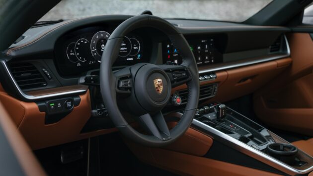 2025 Porsche 911 Carrera S 小改款, 动力提升, 取消手排