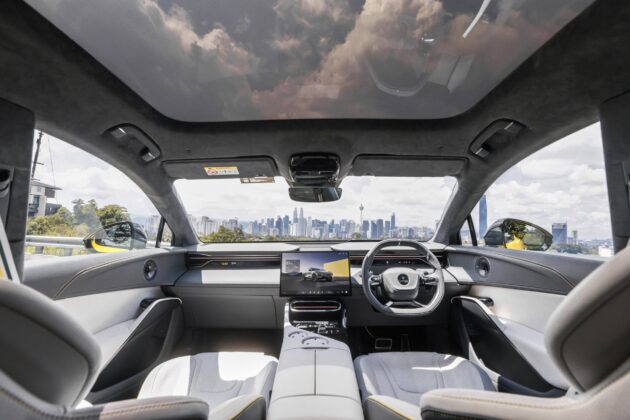 Lotus Eletre 原厂官方二手车对外销售, 2023/24年出厂, 行驶里程最高1.8万公里, 最低仅33公里, 售价从57万令吉起