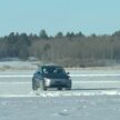 Tesla Model Y 小改款雪地测试谍照曝光, 前后贯穿式灯组