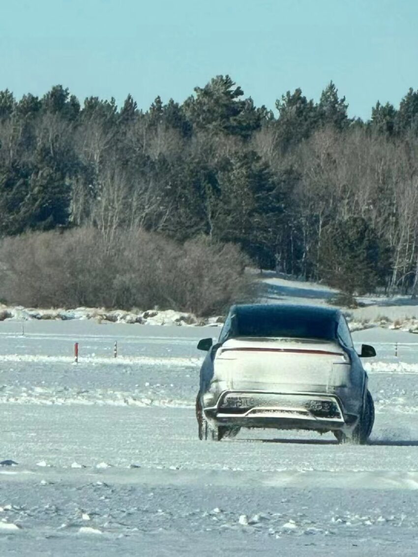 Tesla Model Y 小改款雪地测试谍照曝光, 前后贯穿式灯组 286704