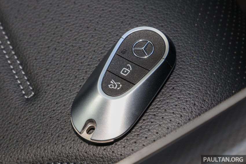2025 Mercedes-Benz GLC 350e 4MATIC 本地新车完整实拍, PHEV混动版, 拥有131公里纯电续航里程, 售价39.9万 289524