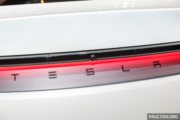免成攻击对象, 温哥华车展开幕前宣布撤销 Tesla 参展资格