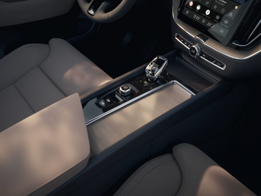 2026 Volvo XC60 小改款首发, 外型小修饰, 屏幕更大更强 289226