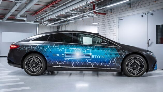 Mercedes-Benz 声称已在 EQS 身上开展固态电池实际使用测试, 发现可带来额外25%续航里程, 或可突破1,000公里