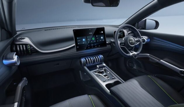 2025 新年式 BYD Atto 3 国际市场首发, 并不是中国的元Plus小改款, 仅换上新设计轮毂与全黑内装, 追加前排通风椅