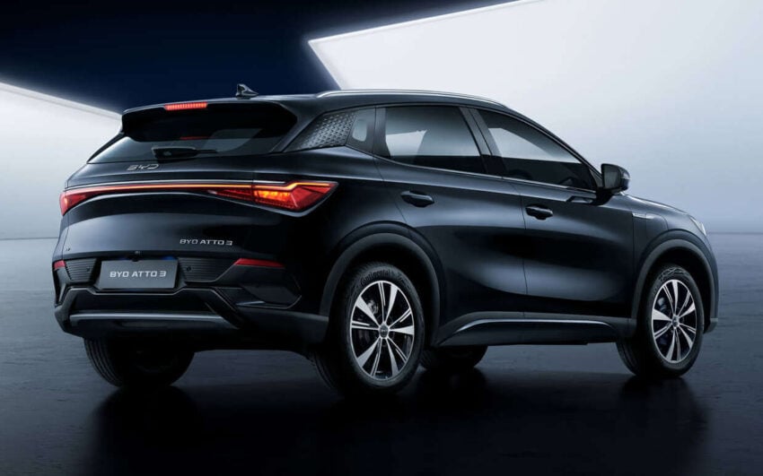 2025 新年式 BYD Atto 3 国际市场首发, 并不是中国的元Plus小改款, 仅换上新设计轮毂与全黑内装, 追加前排通风椅 291051