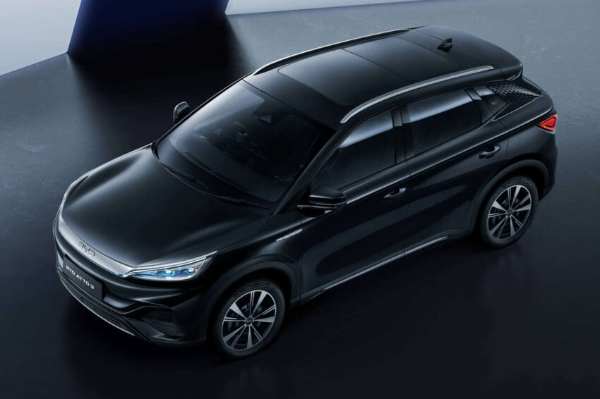 2025 新年式 BYD Atto 3 国际市场首发, 并不是中国的元Plus小改款, 仅换上新设计轮毂与全黑内装, 追加前排通风椅 291052