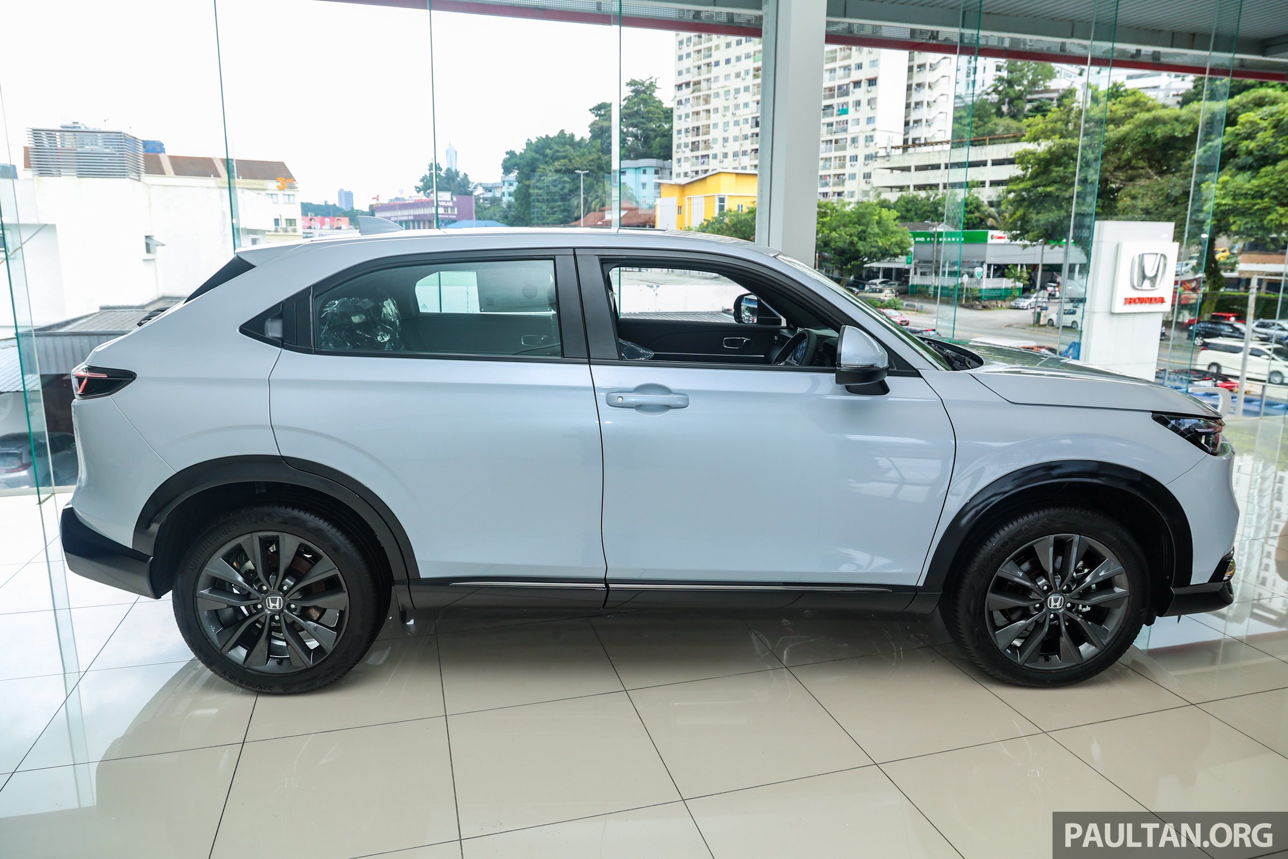 图集：2025 Honda HR-V RS e:HEV 搭 Stellar Diamond Pearl 车身配色实拍！小改款前的新配色方案，源自 WR-V