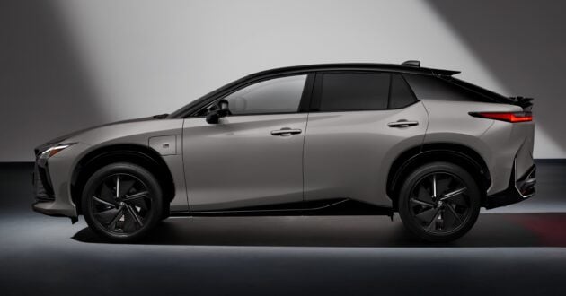 2025年式 Lexus RZ 小升级版全球首发, 新增 RZ 550e F Sport, 改用电传方向盘系统, 续航里程提高, 性能操控更强