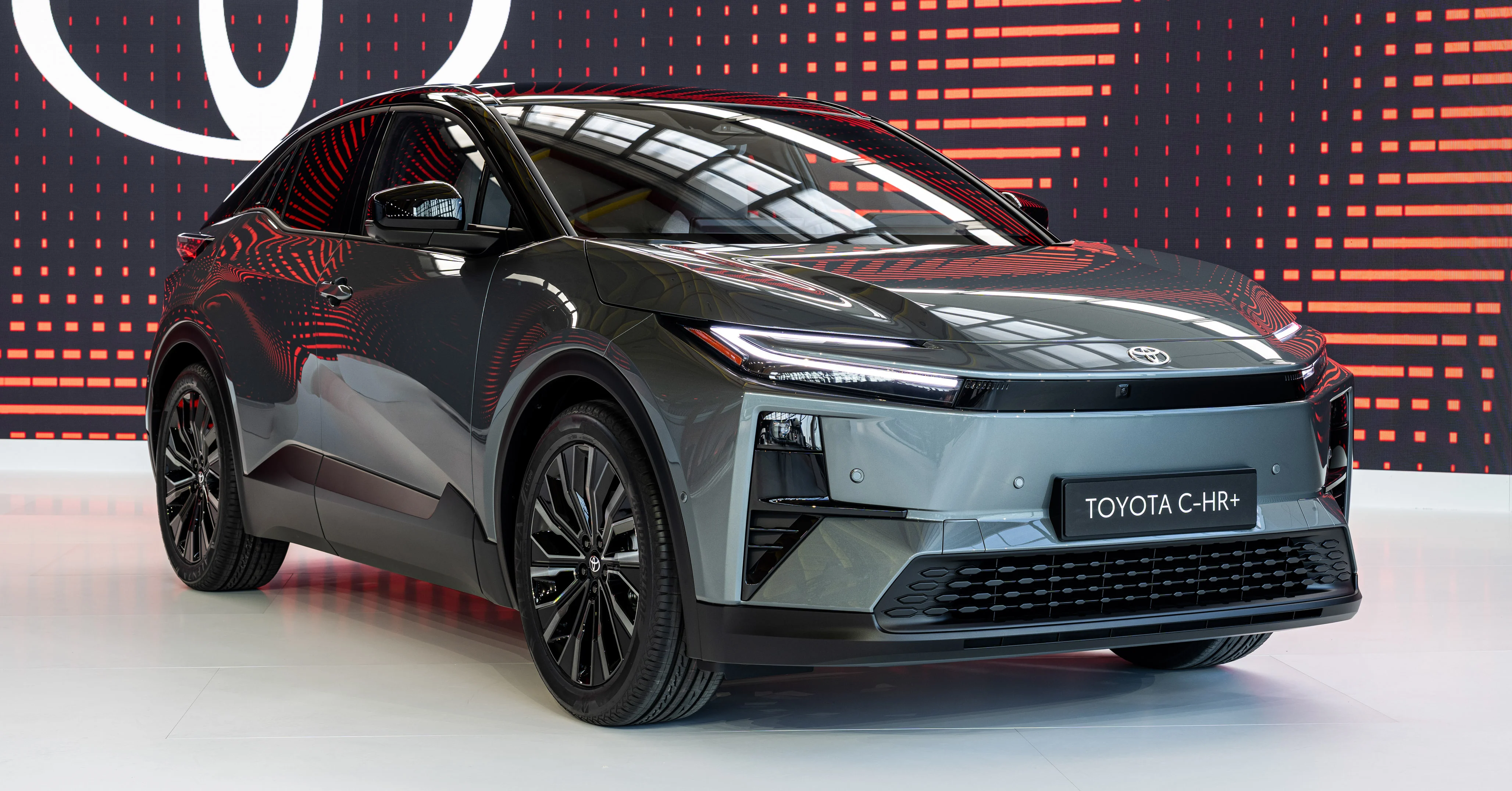 2025 Toyota C-HR+ 电动车正式发表！基于 e-TNGA 平台打造，最大输出功率达343 PS；600公里 WLTP 续航里程