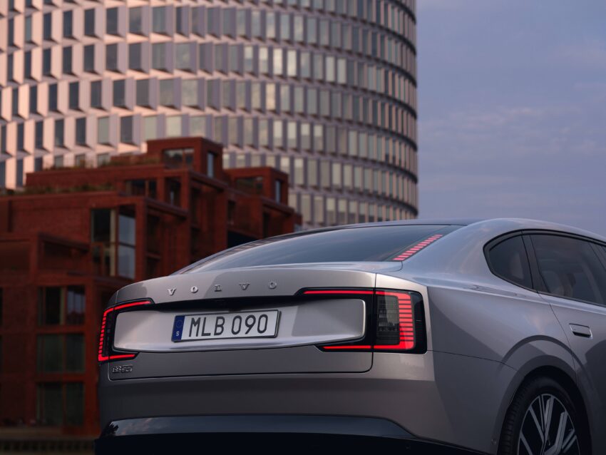 Volvo ES90 全球首发, 品牌旗舰纯电四门房车, 最长续航700公里, 最快4秒破百, 800V电动架构, 20分钟充电至80% 290733