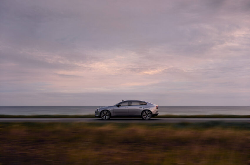 Volvo ES90 全球首发, 品牌旗舰纯电四门房车, 最长续航700公里, 最快4秒破百, 800V电动架构, 20分钟充电至80% 290735
