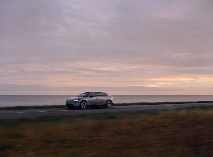 Volvo ES90 全球首发, 品牌旗舰纯电四门房车, 最长续航700公里, 最快4秒破百, 800V电动架构, 20分钟充电至80% 290736