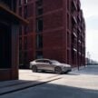 Volvo ES90 全球首发, 品牌旗舰纯电四门房车, 最长续航700公里, 最快4秒破百, 800V电动架构, 20分钟充电至80%