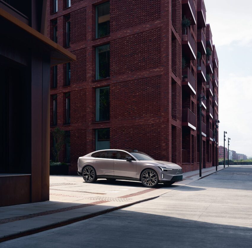 Volvo ES90 全球首发, 品牌旗舰纯电四门房车, 最长续航700公里, 最快4秒破百, 800V电动架构, 20分钟充电至80% 290739