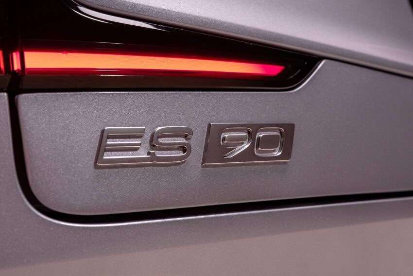 Volvo ES90 全球首发, 品牌旗舰纯电四门房车, 最长续航700公里, 最快4秒破百, 800V电动架构, 20分钟充电至80% 290745