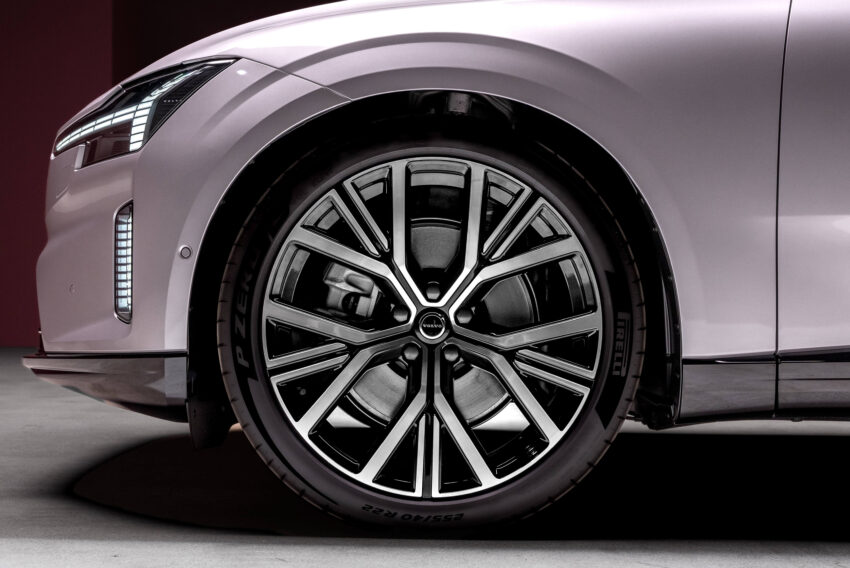 Volvo ES90 全球首发, 品牌旗舰纯电四门房车, 最长续航700公里, 最快4秒破百, 800V电动架构, 20分钟充电至80% 290746