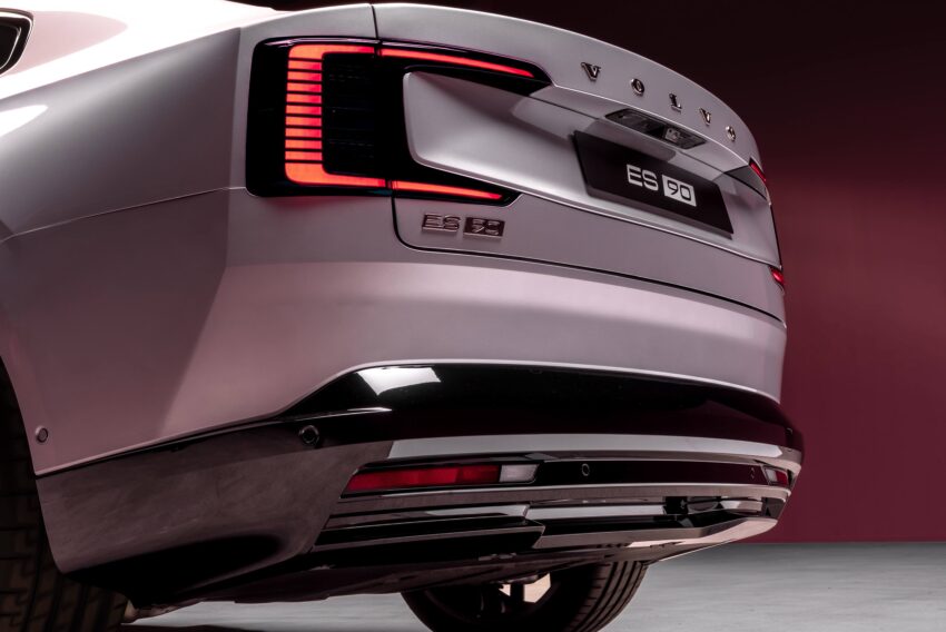 Volvo ES90 全球首发, 品牌旗舰纯电四门房车, 最长续航700公里, 最快4秒破百, 800V电动架构, 20分钟充电至80% 290755