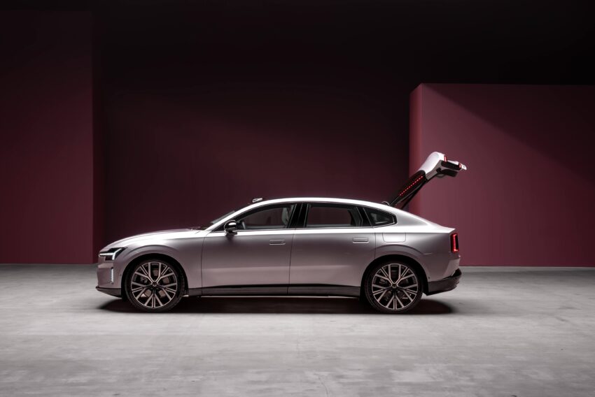 Volvo ES90 全球首发, 品牌旗舰纯电四门房车, 最长续航700公里, 最快4秒破百, 800V电动架构, 20分钟充电至80% 290756
