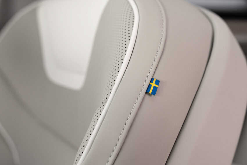 Volvo ES90 全球首发, 品牌旗舰纯电四门房车, 最长续航700公里, 最快4秒破百, 800V电动架构, 20分钟充电至80% 290760