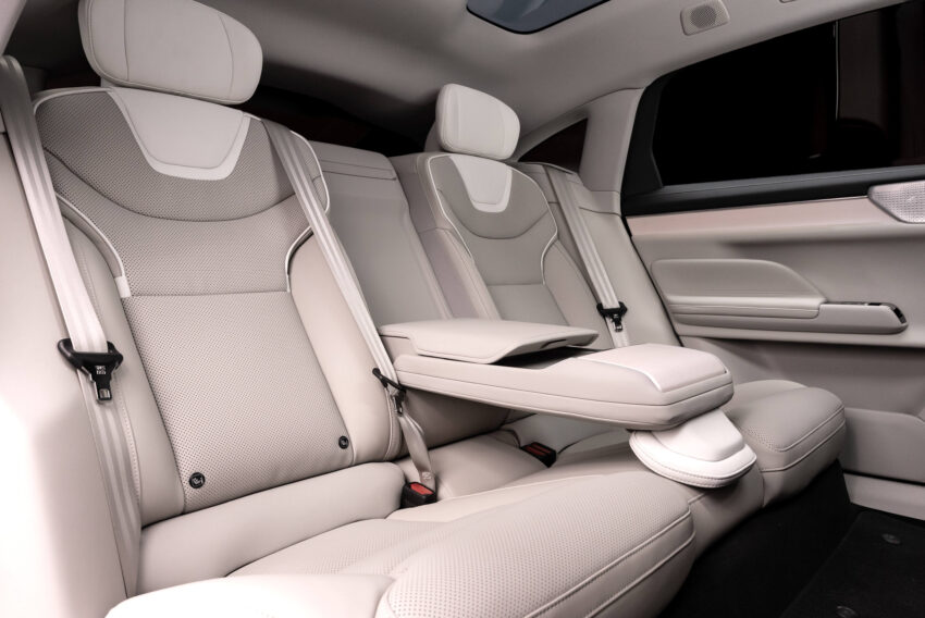 Volvo ES90 全球首发, 品牌旗舰纯电四门房车, 最长续航700公里, 最快4秒破百, 800V电动架构, 20分钟充电至80% 290766
