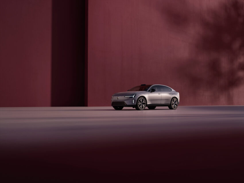 Volvo ES90 全球首发, 品牌旗舰纯电四门房车, 最长续航700公里, 最快4秒破百, 800V电动架构, 20分钟充电至80% 290771