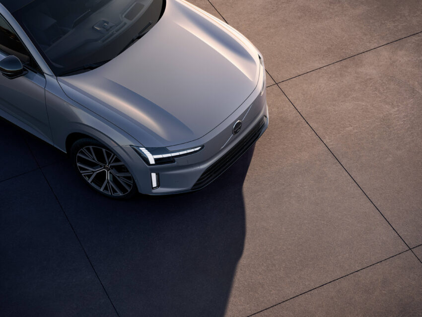 Volvo ES90 全球首发, 品牌旗舰纯电四门房车, 最长续航700公里, 最快4秒破百, 800V电动架构, 20分钟充电至80% 290728